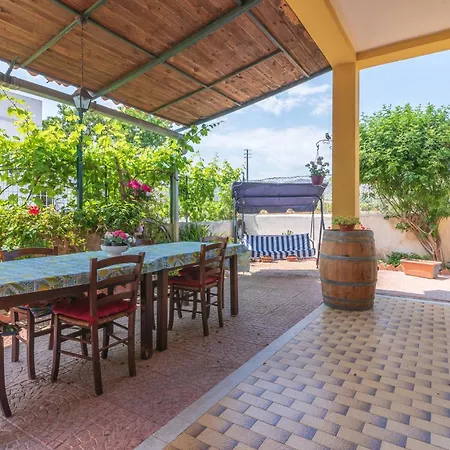 בית נופש Casale Siculo אבולה